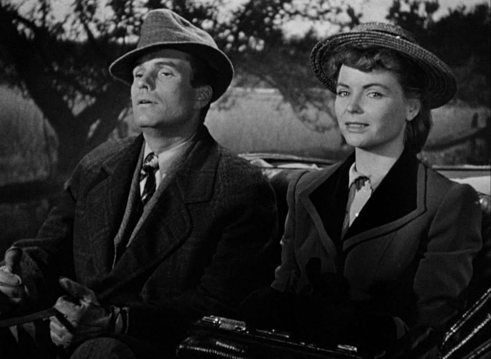 らせん階段の画像