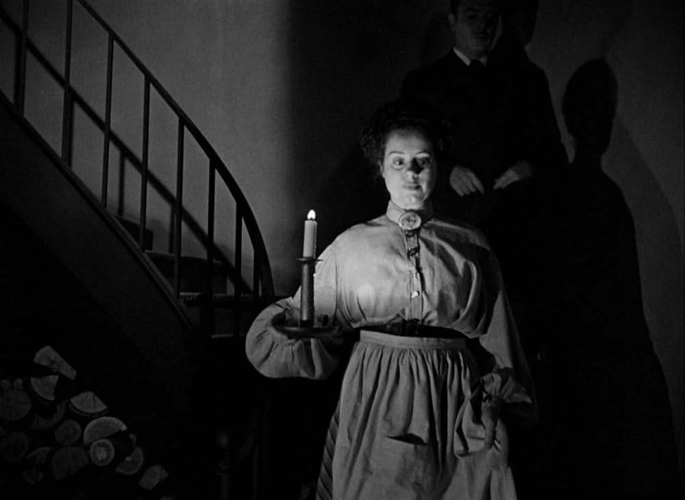 らせん階段の画像