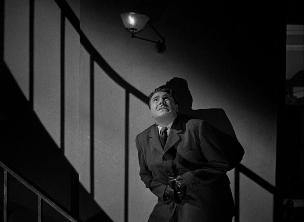 らせん階段の画像