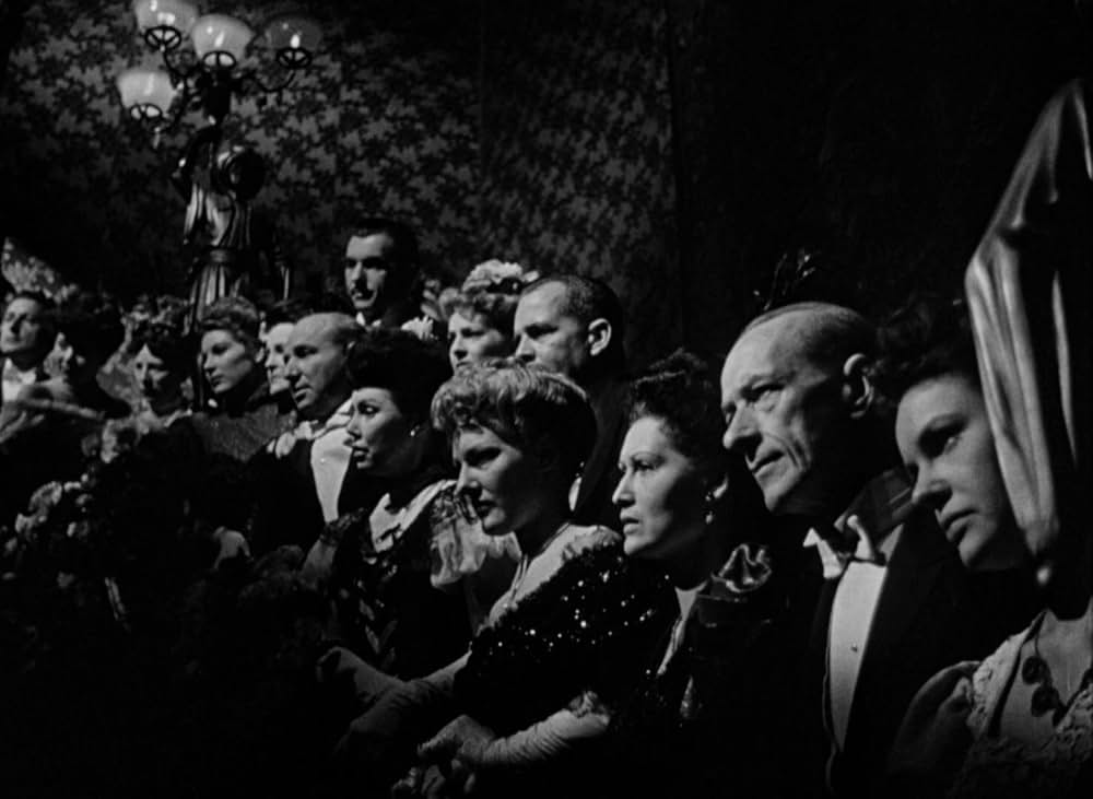 らせん階段の画像