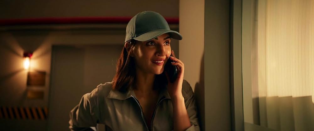 Crew（原題）の画像