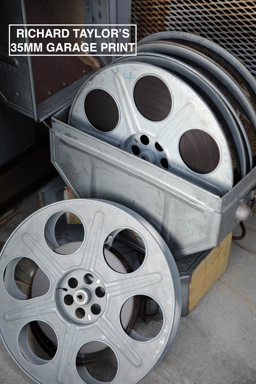 赤いスティングレーを追え！の画像