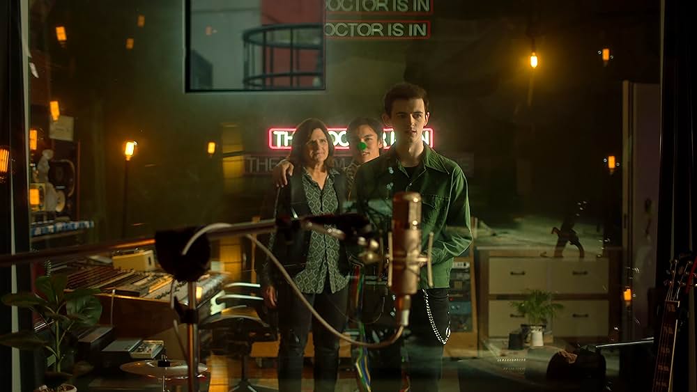 Glitter & Doom（原題）の画像