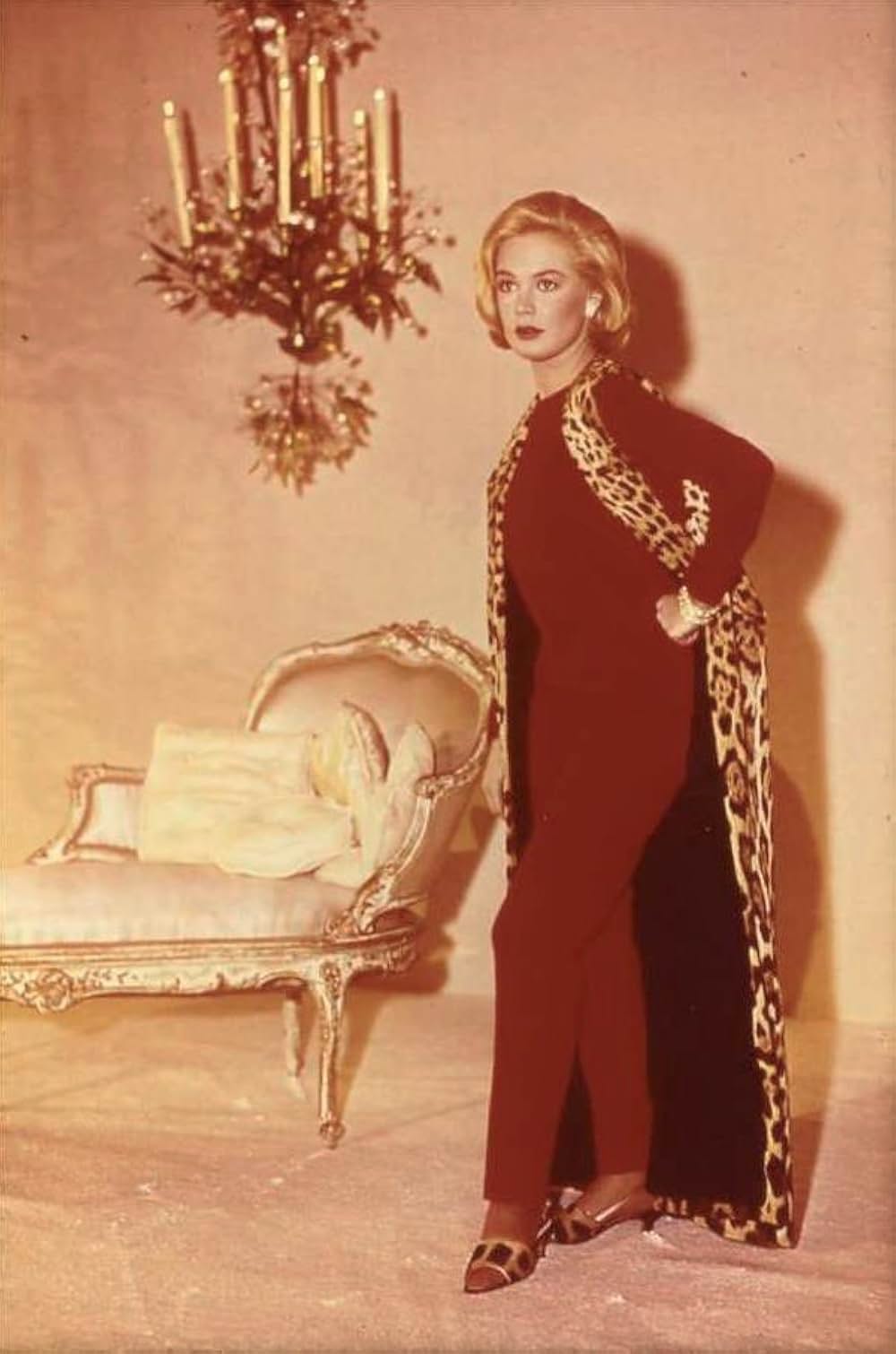 彼女は億万長者の画像