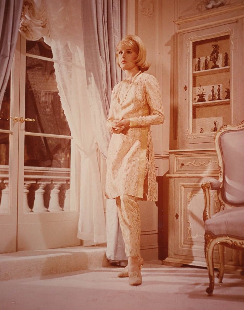 彼女は億万長者の画像