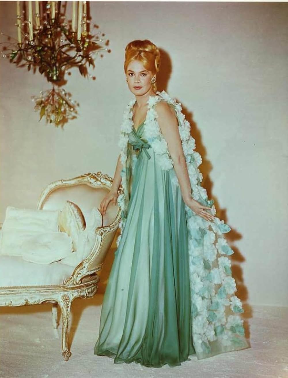 彼女は億万長者の画像