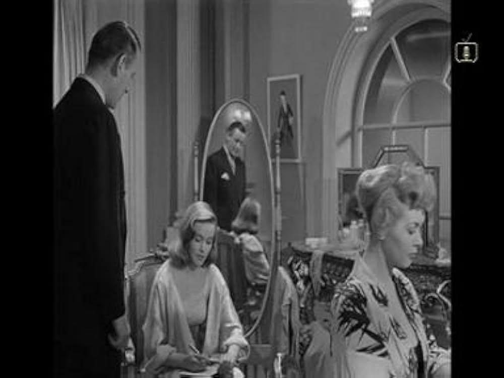 血のオレンジドレスの画像