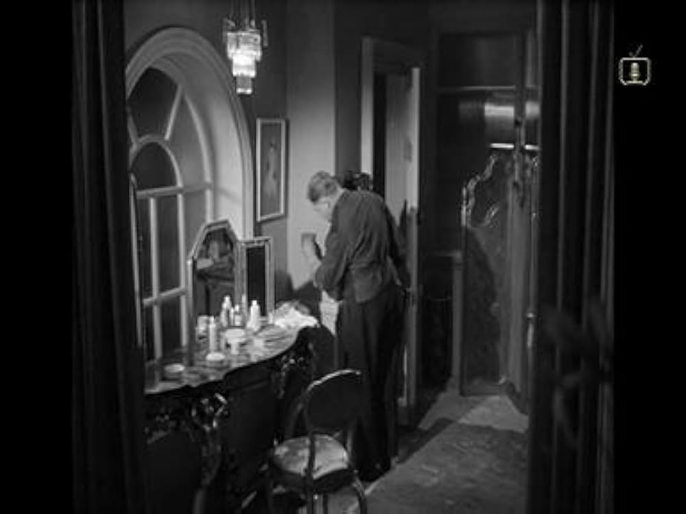 血のオレンジドレスの画像