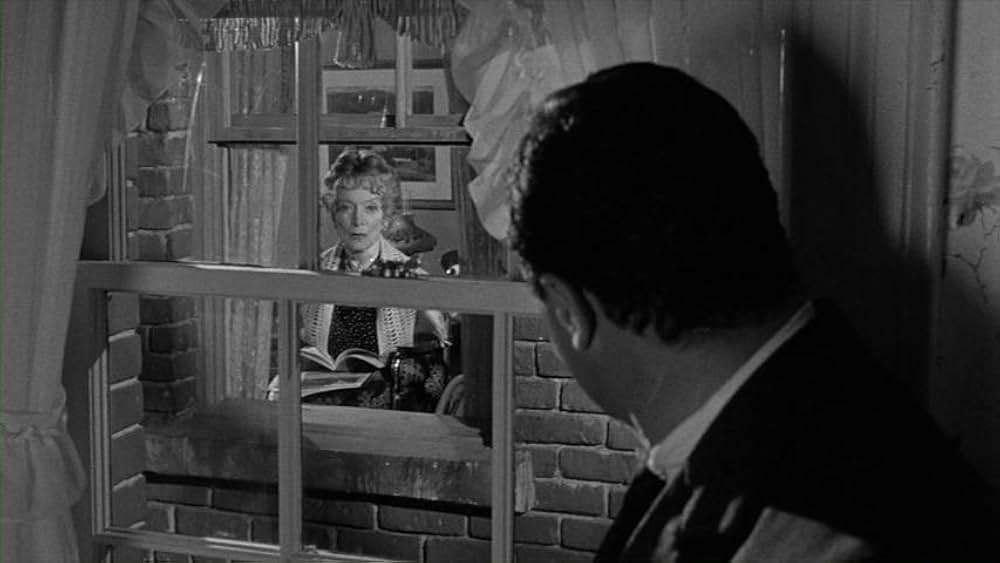 悪名高き女の画像