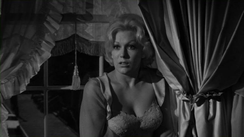 悪名高き女の画像