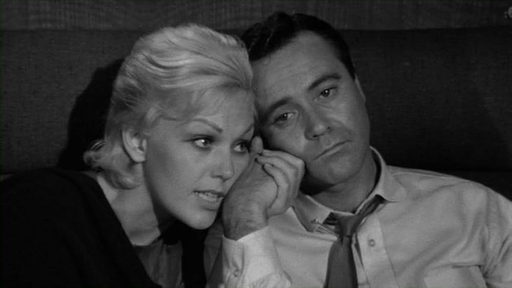 悪名高き女の画像