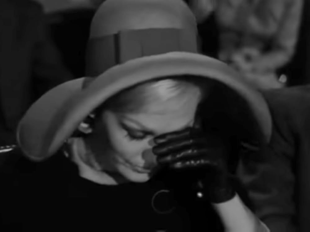 悪名高き女の画像