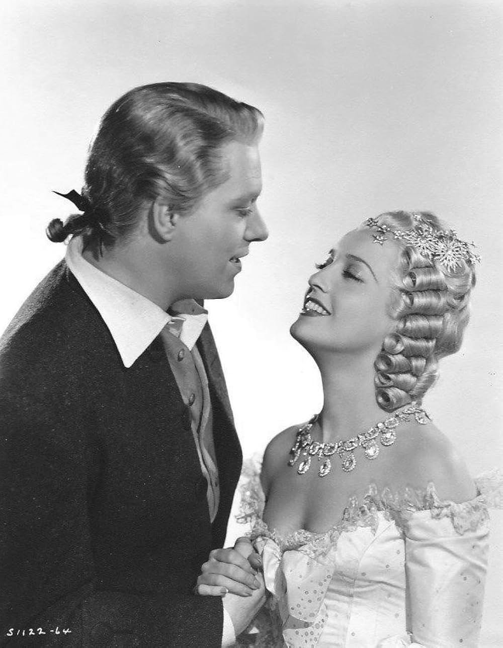 ニュウ・ムウンの画像