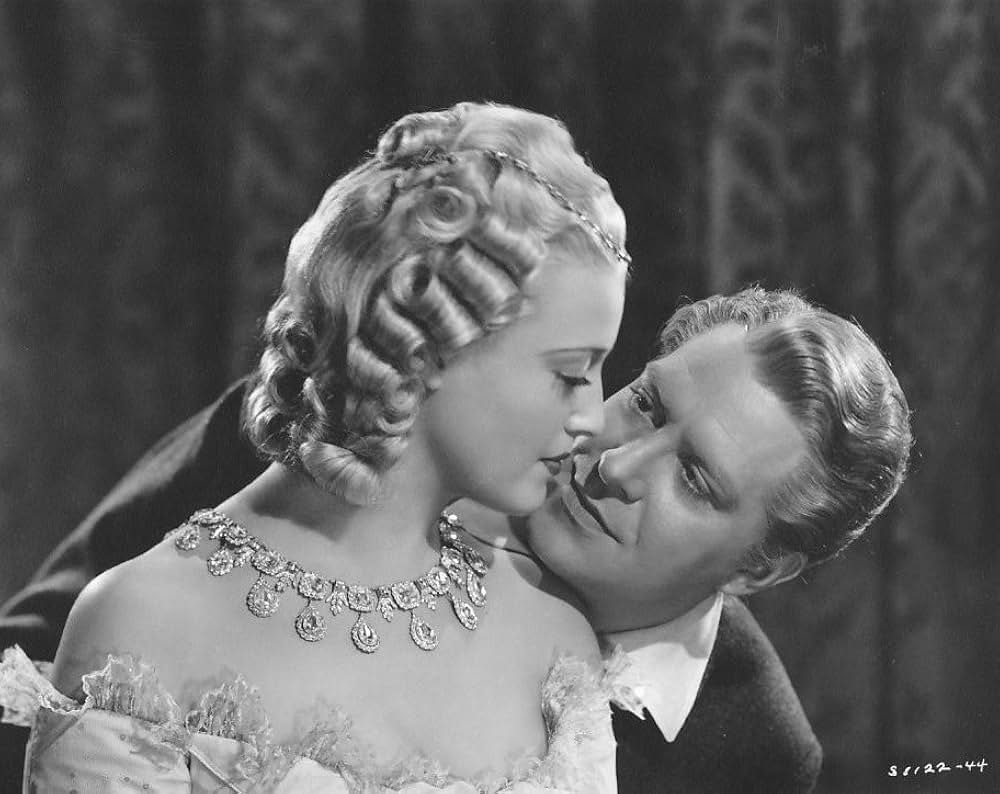 ニュウ・ムウンの画像