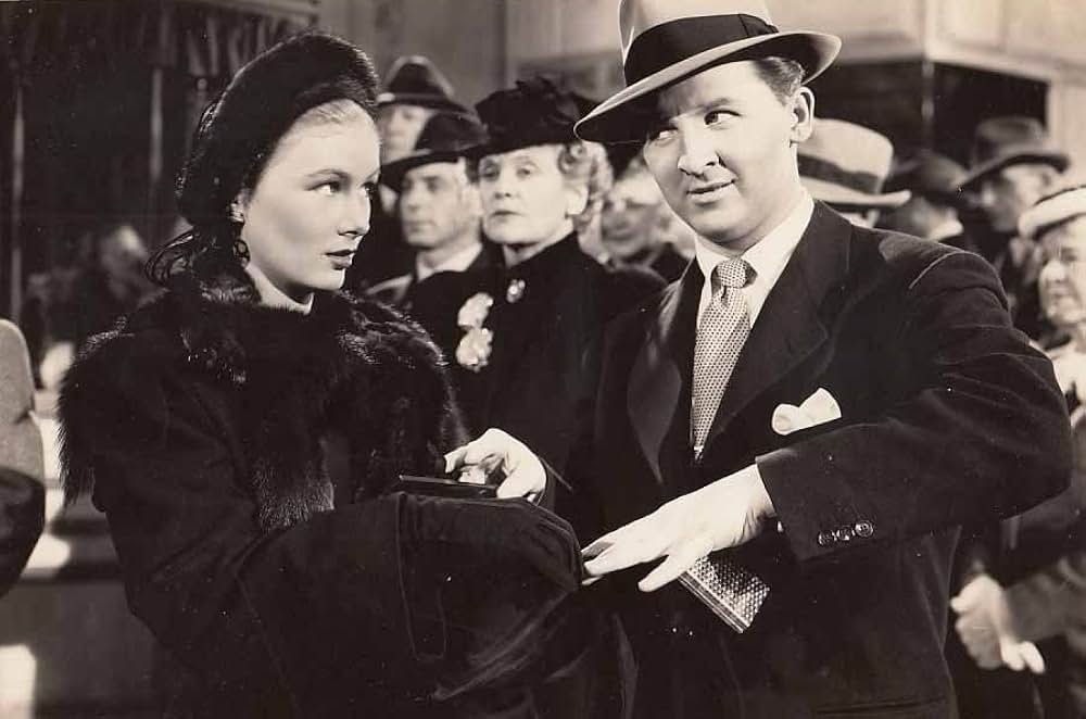 頓馬と金髪娘の画像