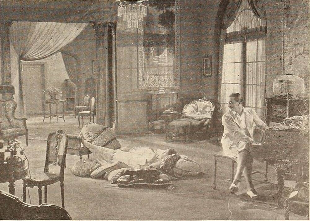 騒擾の巷の画像