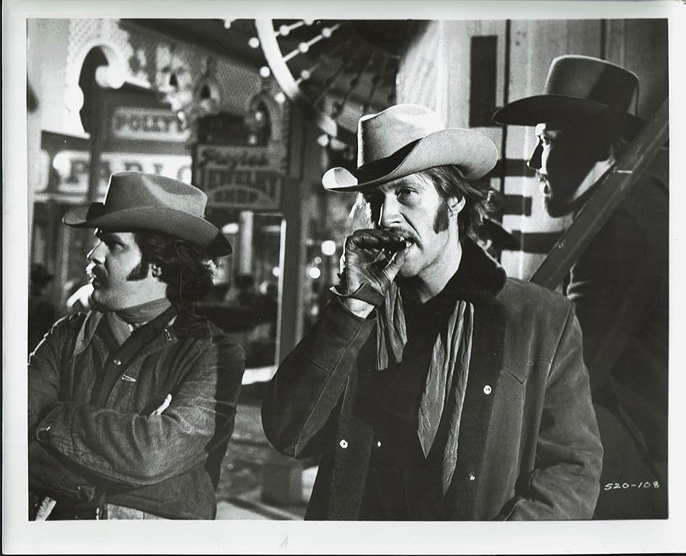 悪党谷の二人の画像