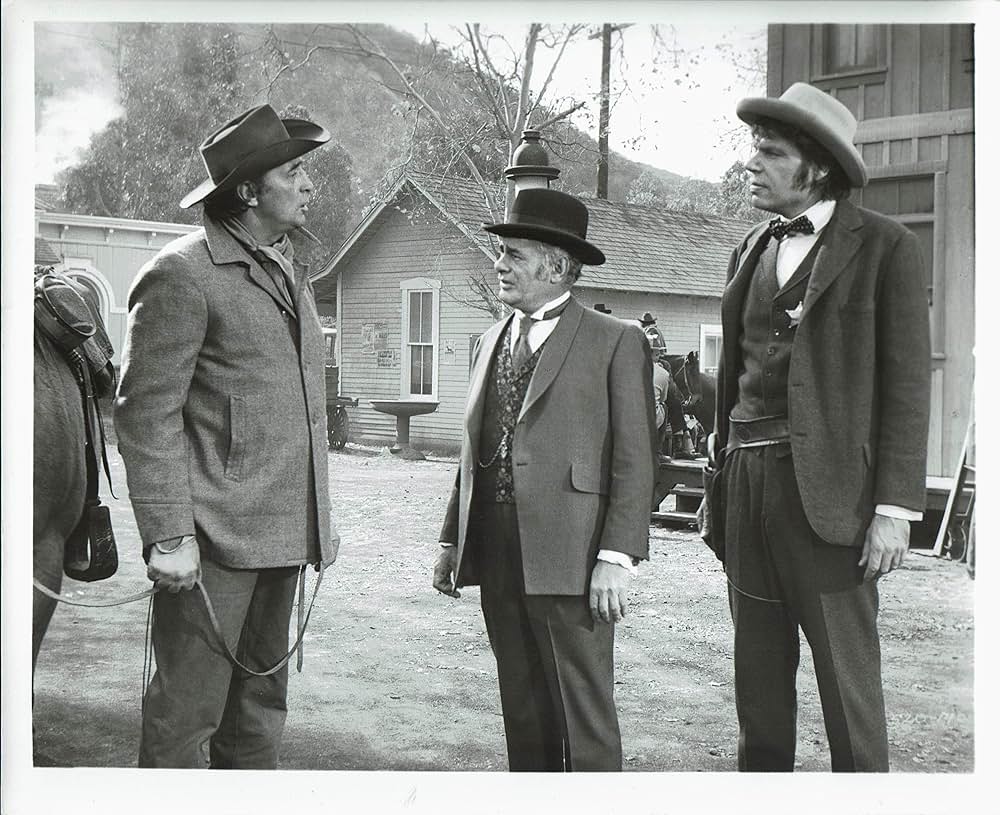 悪党谷の二人の画像