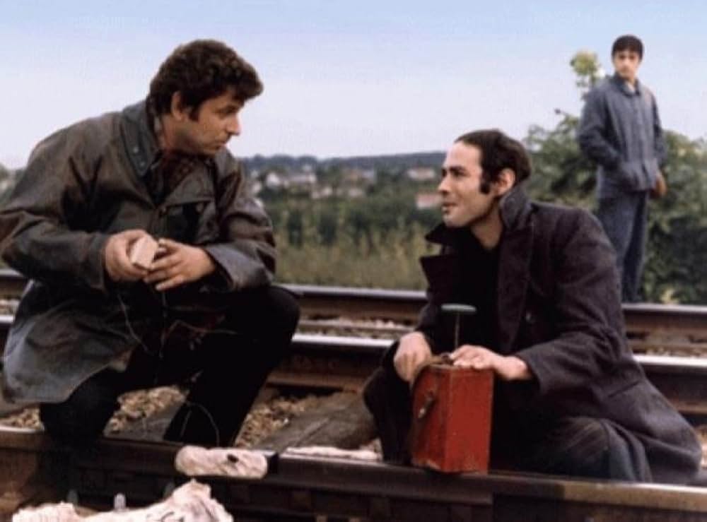 赤いポスターの画像