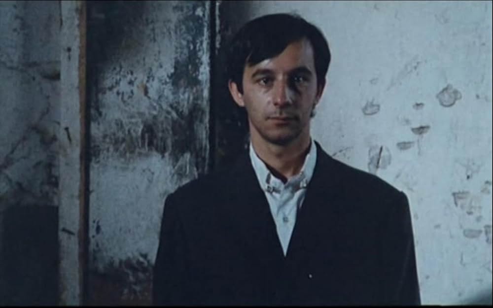 赤いポスターの画像