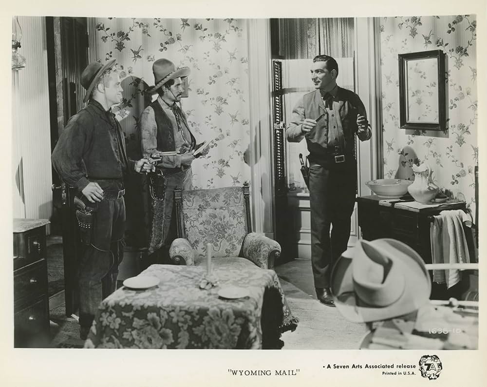 鉄路の弾痕の画像