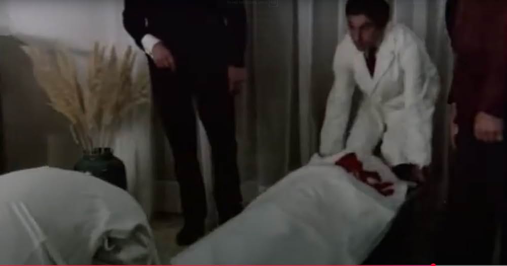 狼たちの影の画像