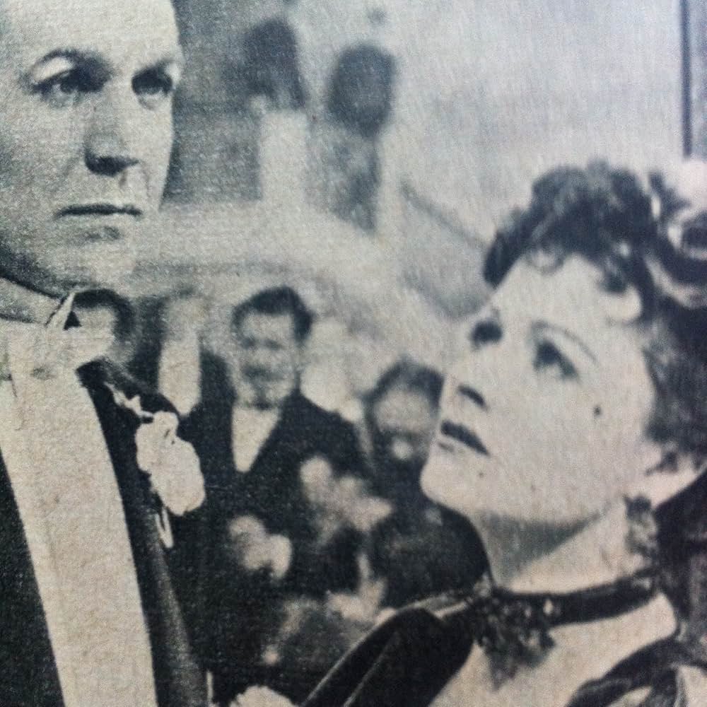 嵐に叛く女の画像