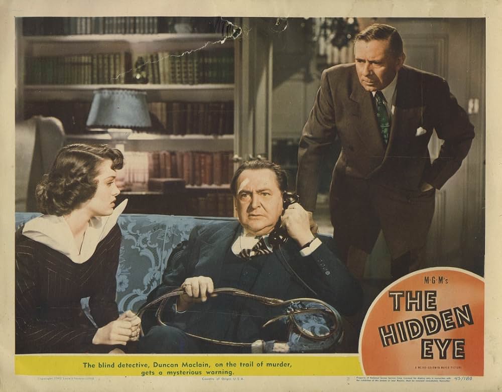 隠れた眼の画像