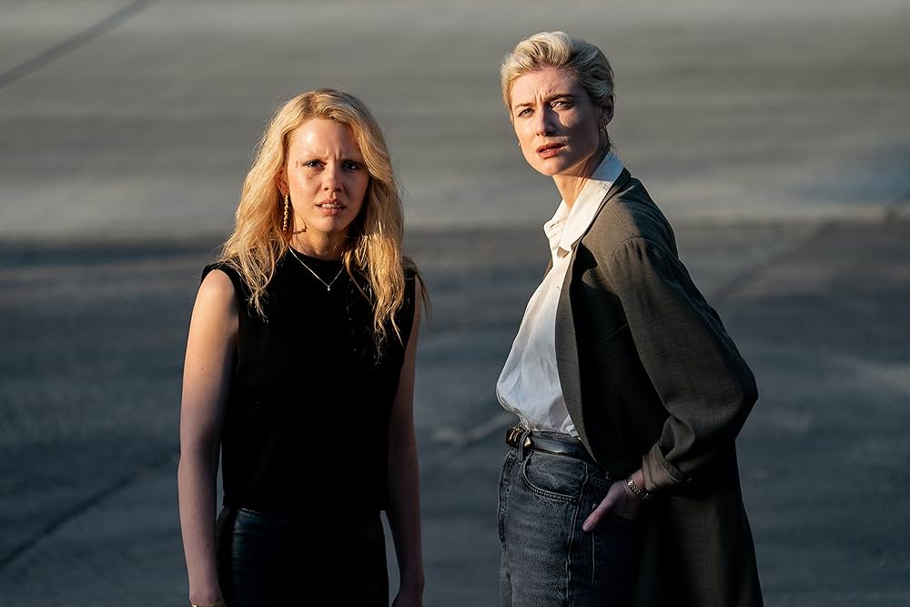 MaXXXine マキシーンの画像