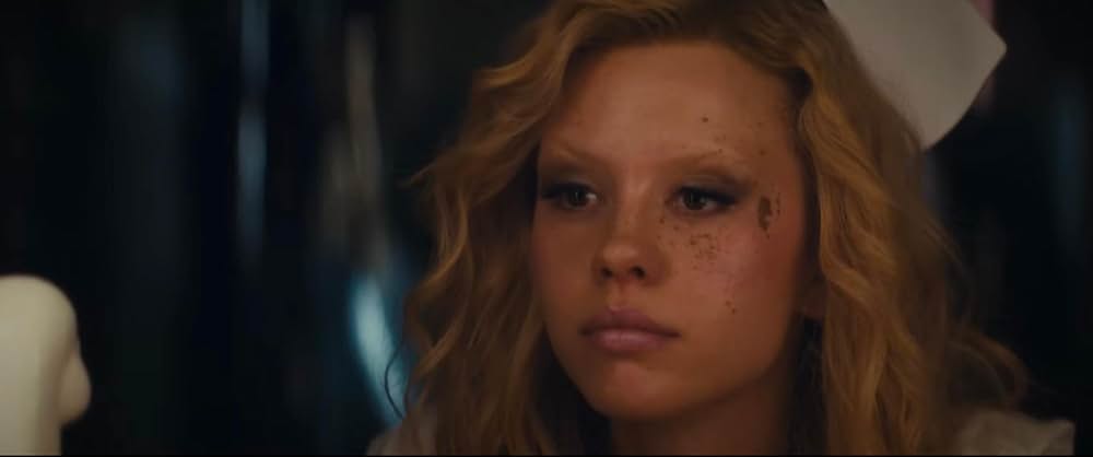 MaXXXine マキシーンの画像