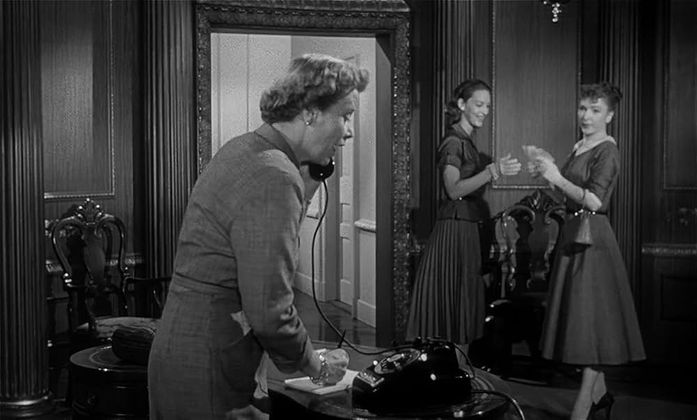 大会社の椅子の画像