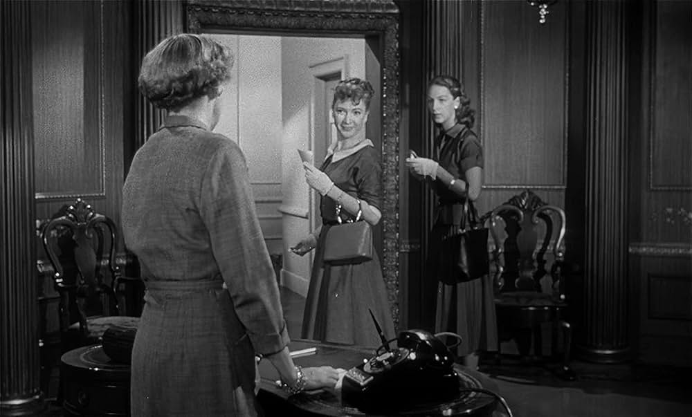 大会社の椅子の画像