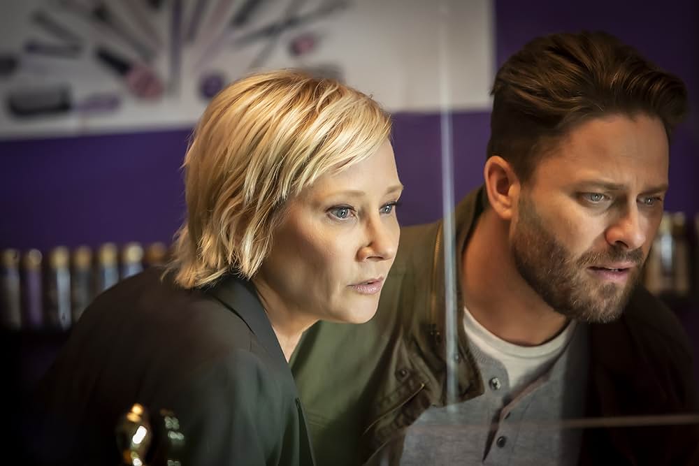 ガール・イン・ザ・ルーム 13の画像