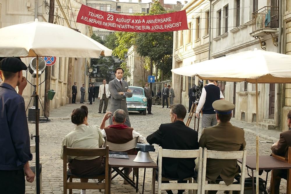 Closer to the Moonの画像