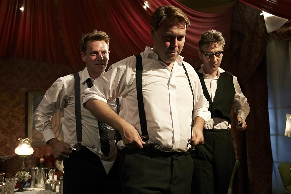 Closer to the Moonの画像