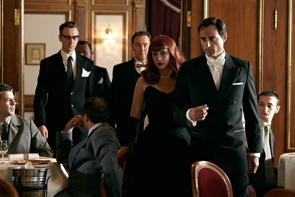 Closer to the Moonの画像