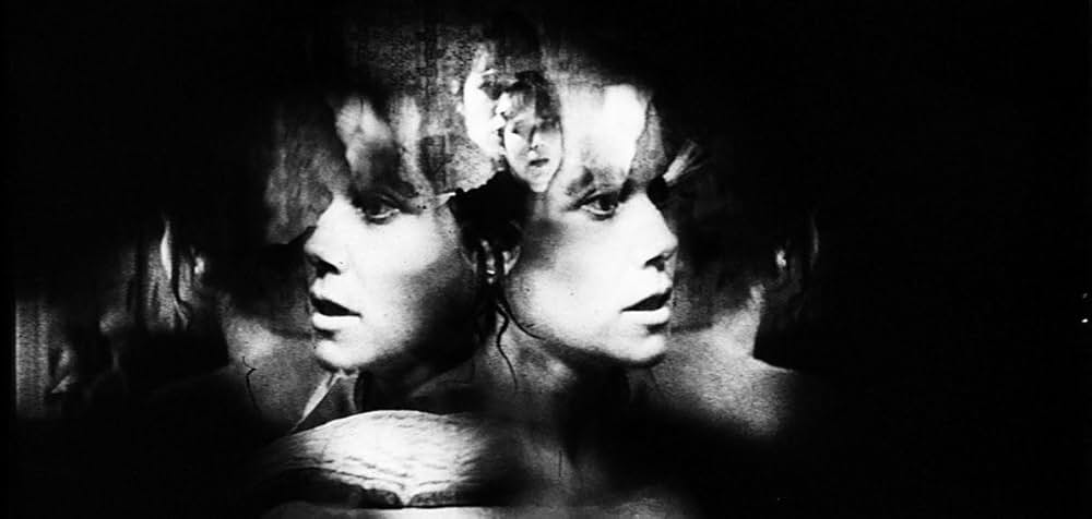 Outer Space（原題）の画像