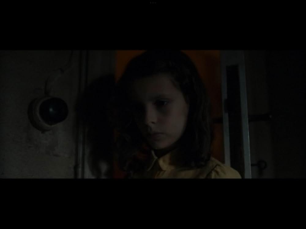 イヤーウィグ/氷の⻭を持つ少女の画像