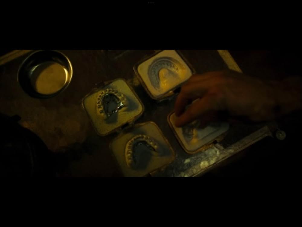 イヤーウィグ/氷の⻭を持つ少女の画像