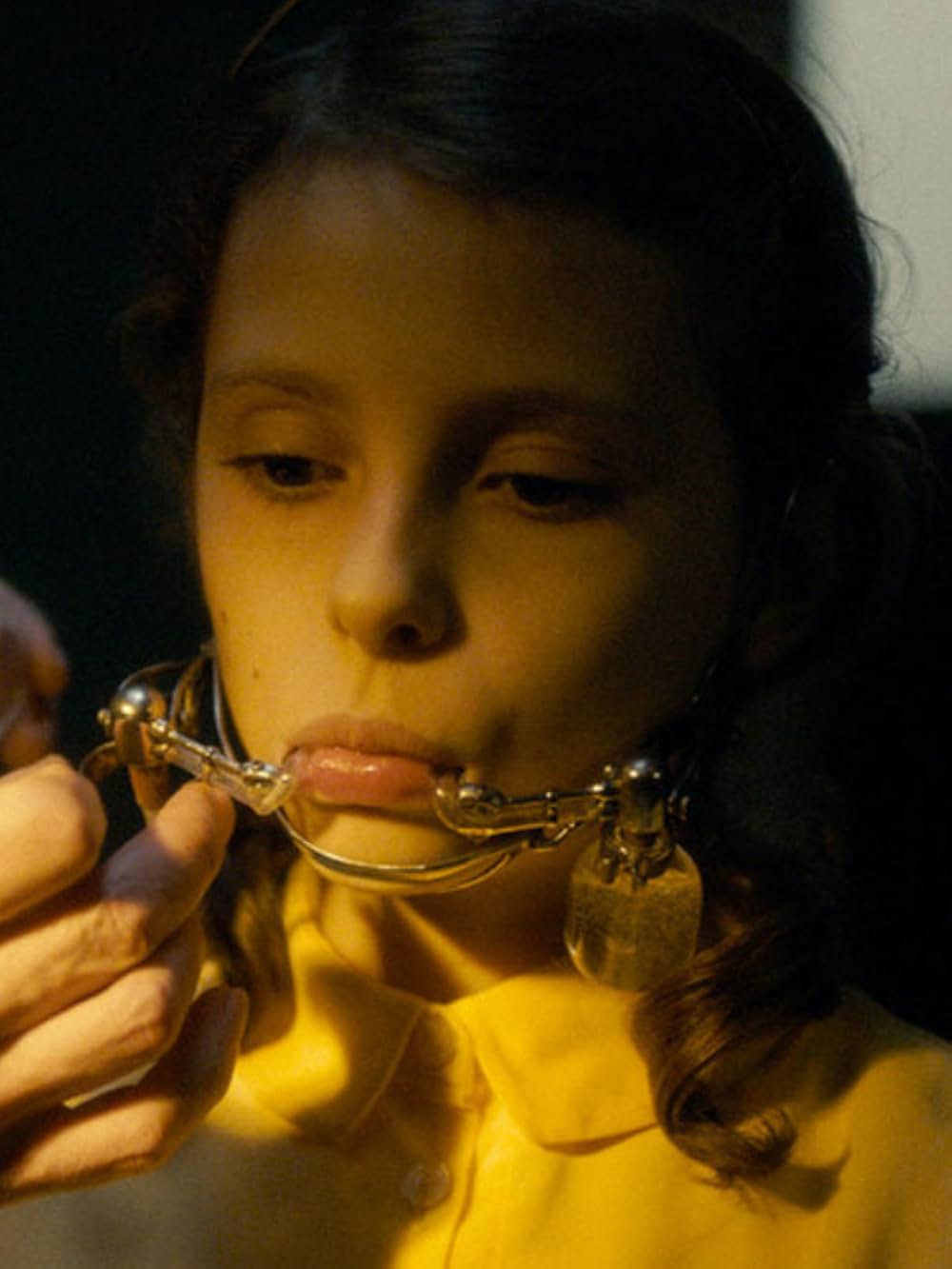 イヤーウィグ/氷の⻭を持つ少女の画像