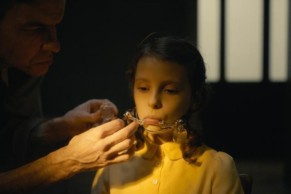 イヤーウィグ/氷の⻭を持つ少女の画像