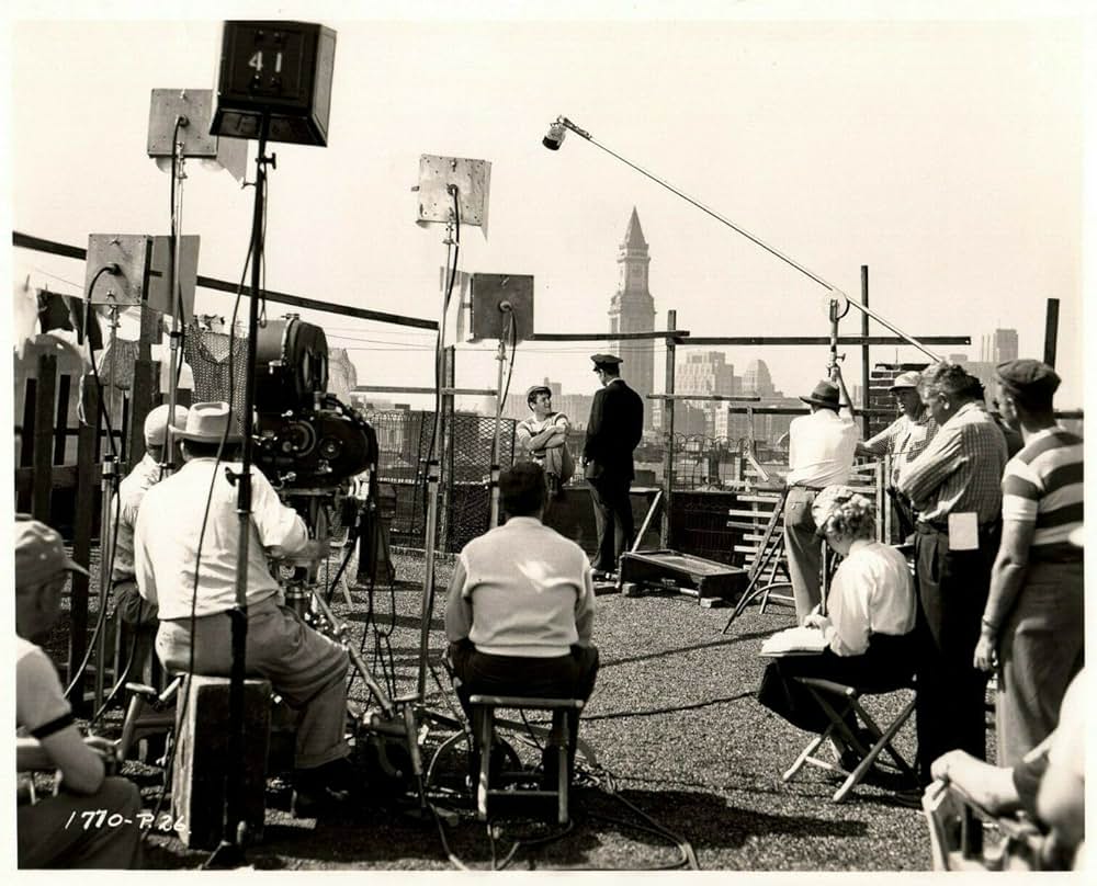 六つの橋を渡る男の画像