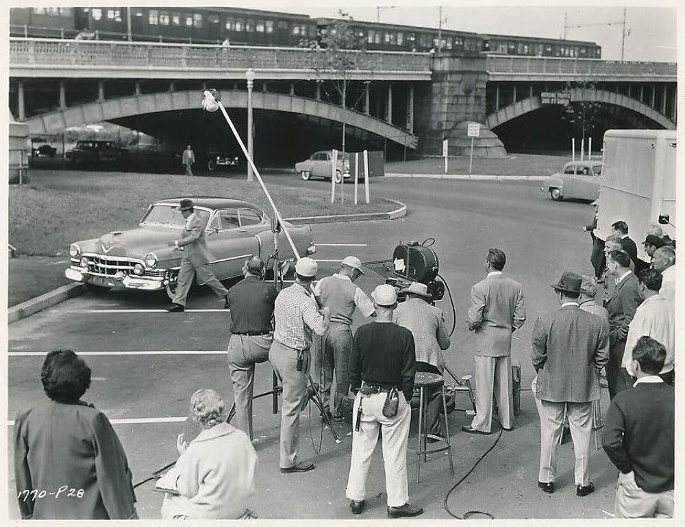六つの橋を渡る男の画像