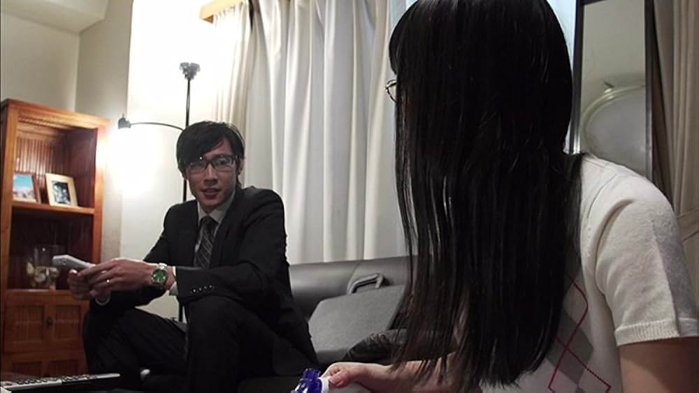 汗ばむ美乳妻 夫に背いた昼下がりの画像