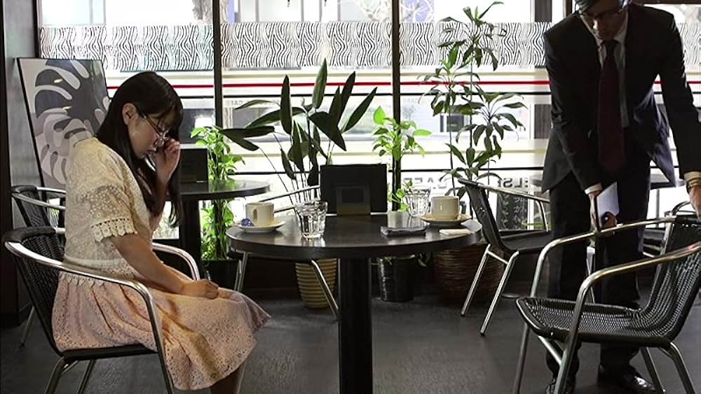 汗ばむ美乳妻 夫に背いた昼下がりの画像