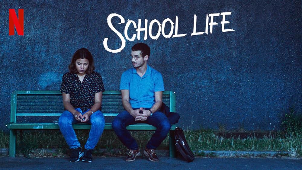 スクールライフ: パリの空の下での画像