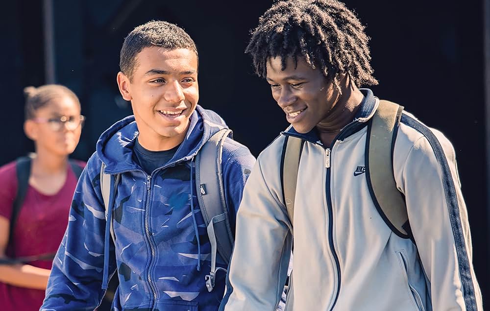 スクールライフ: パリの空の下での画像