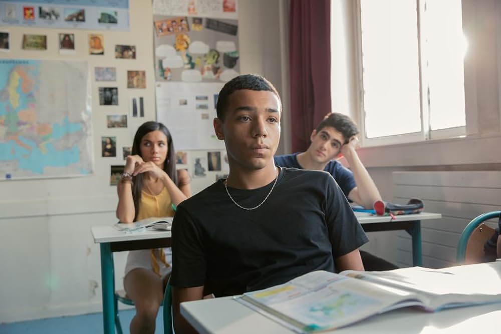 スクールライフ: パリの空の下での画像