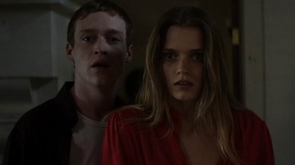 ストレンジャー 異界からの訪問者の画像