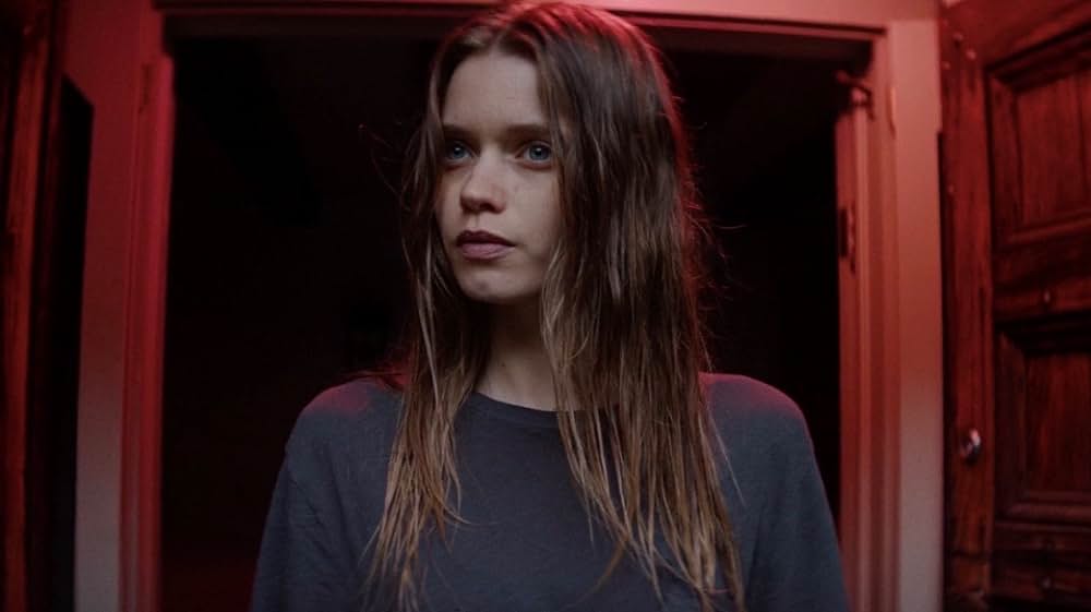 ストレンジャー 異界からの訪問者の画像